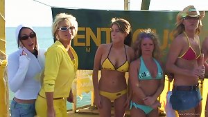 A Few Hot Chicks Have An Outdoor Ass And Tits Flashing Competition