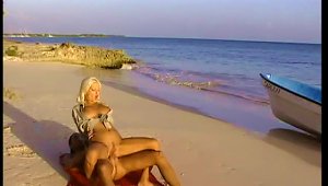 Anal Blonde Angelica Bright Gets Fucked And Facialized At The Beach