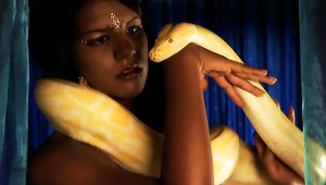 Sexy Indian Slut Is Playing With Real Snake